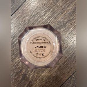 Fenty beauty setting powder in shade cashew